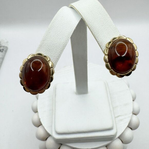 Vintage Amber Lucite Oval Scalloped Frame Cabochon Stud Earrings Gold Tone - Picture 7 of 8